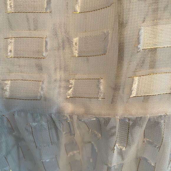 White with gold accents XL woman’s top - Picture 5 of 6